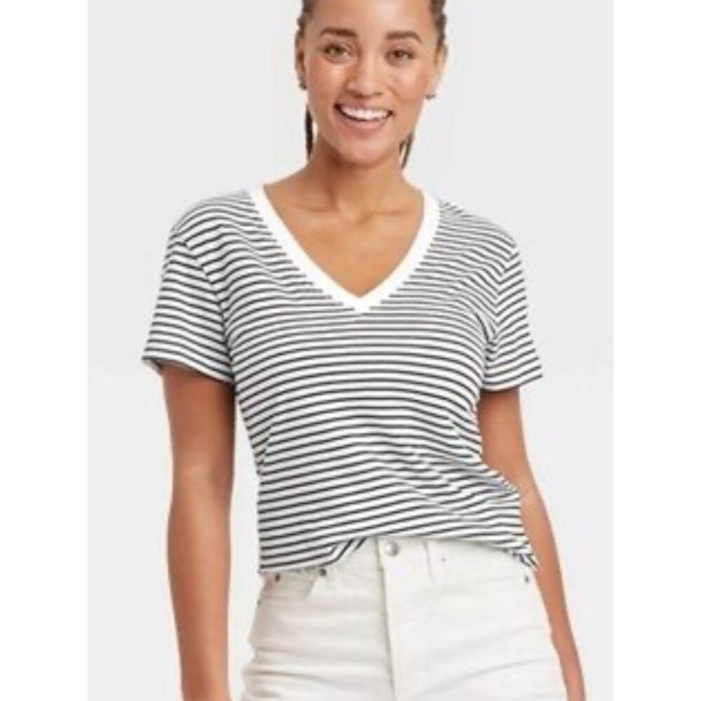 Universal Thread Black & White Striped V-Neck Short Sleeve cotton Tee